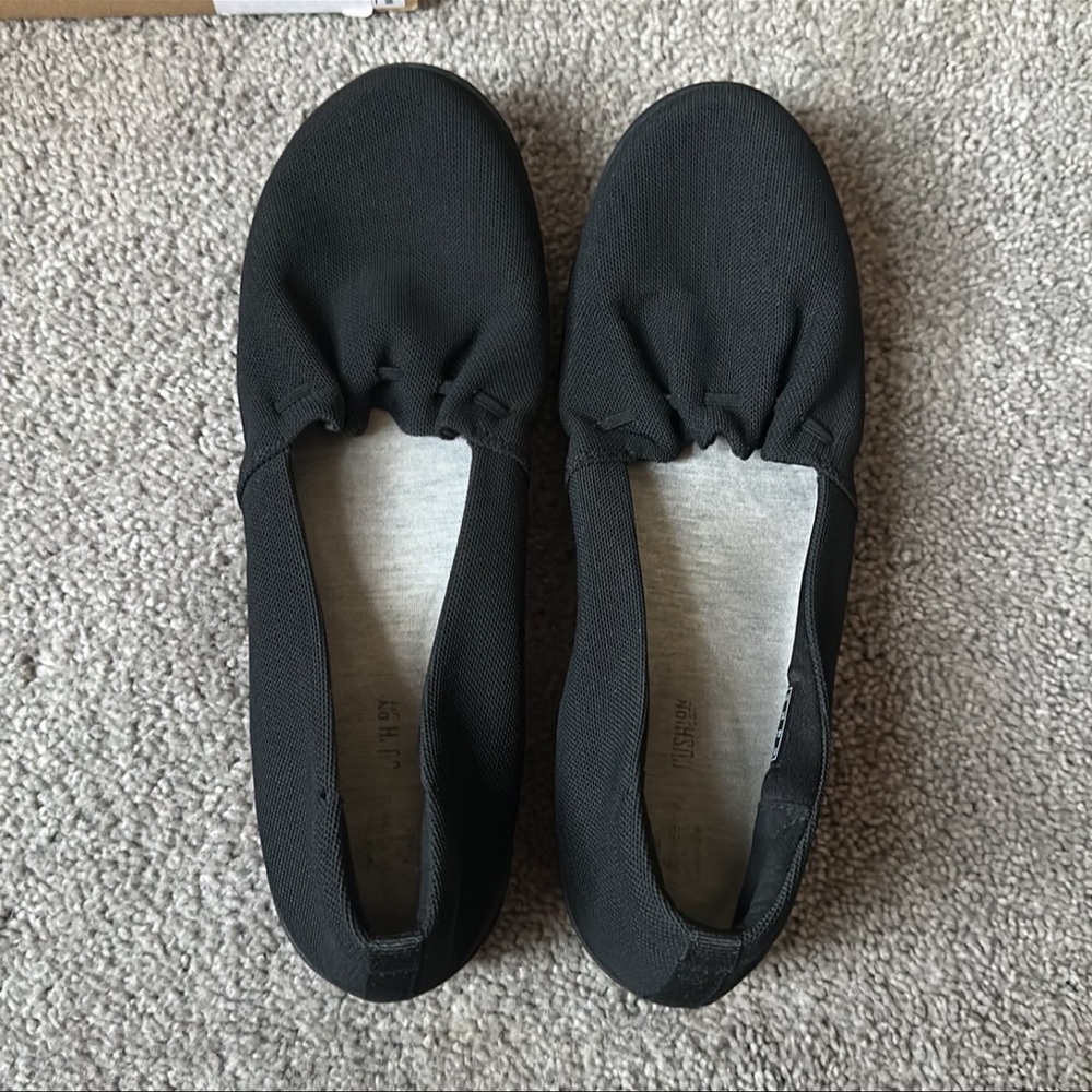 Clark Cloudstepper Black Flats Size 9.5 9 1/2 Women's Black Slip-On Shoes
